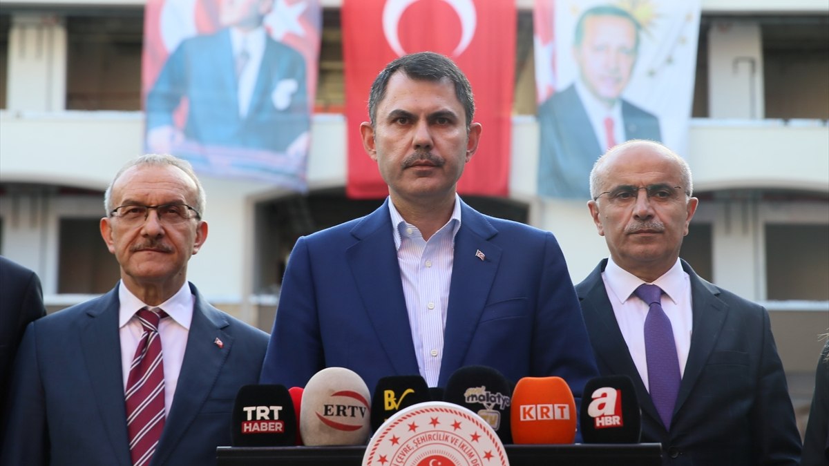 Murat Kurum’dan Özgür Özel’e tepki: Gözlerindeki bantı çıkarsın